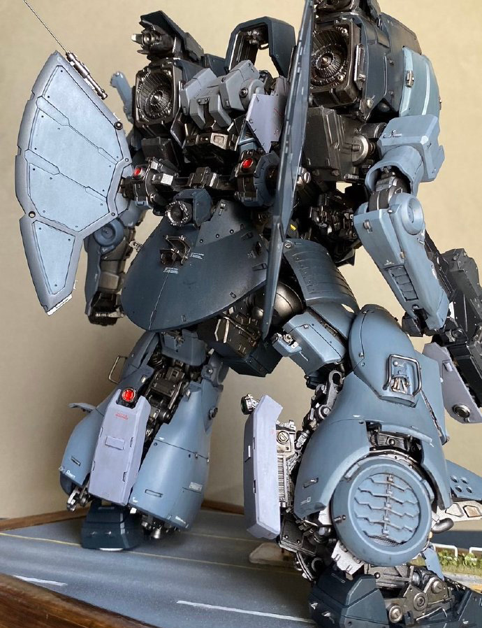 破碎机械感十足，拦截型迪杰改