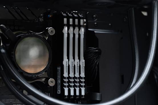 rogstrix雷鹰850g测评,rogstrix雷鹰550w