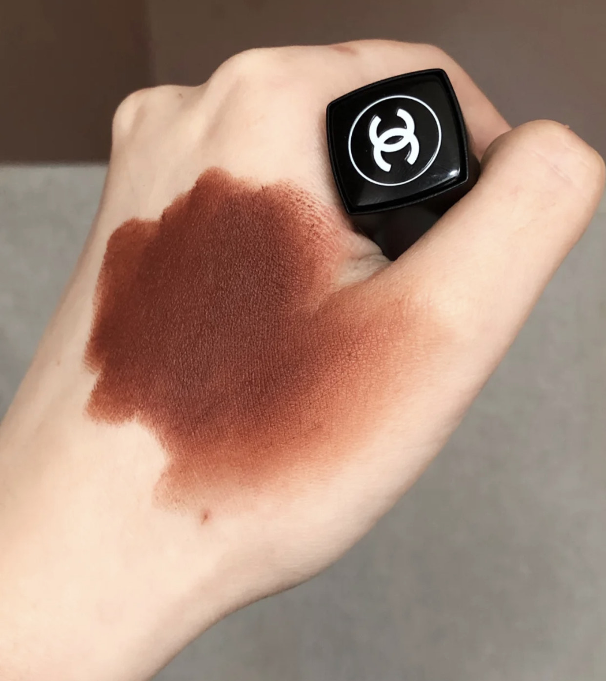 香奈儿山茶花口红627和58买哪个,香奈儿山茶花口红357和627哪个好