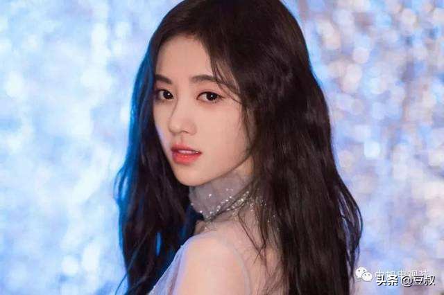 4000年一遇的美女鞠婧祎获奖,鞠婧祎学历是高中还是中专