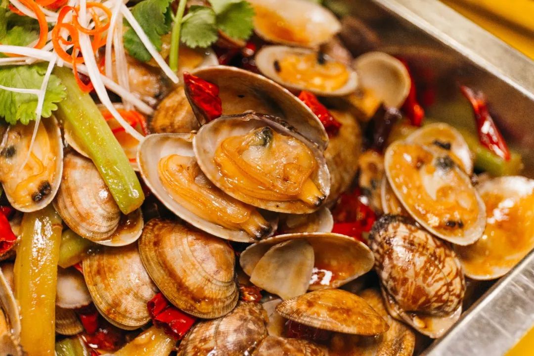 半个娱乐圈都打卡的眼镜小腰在簋街开店了！竟然3天五折！