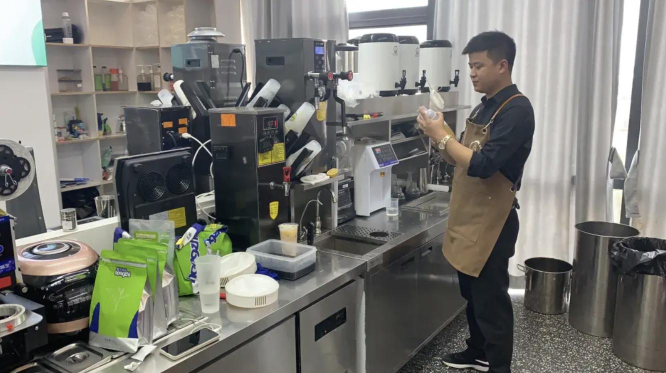 一个月卖1万多套奶茶设备,一个月卖3万杯奶茶的奶茶店