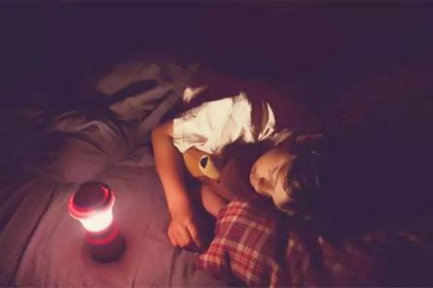 孩子不敢独自睡觉怎么开导,孩子害怕不自己睡