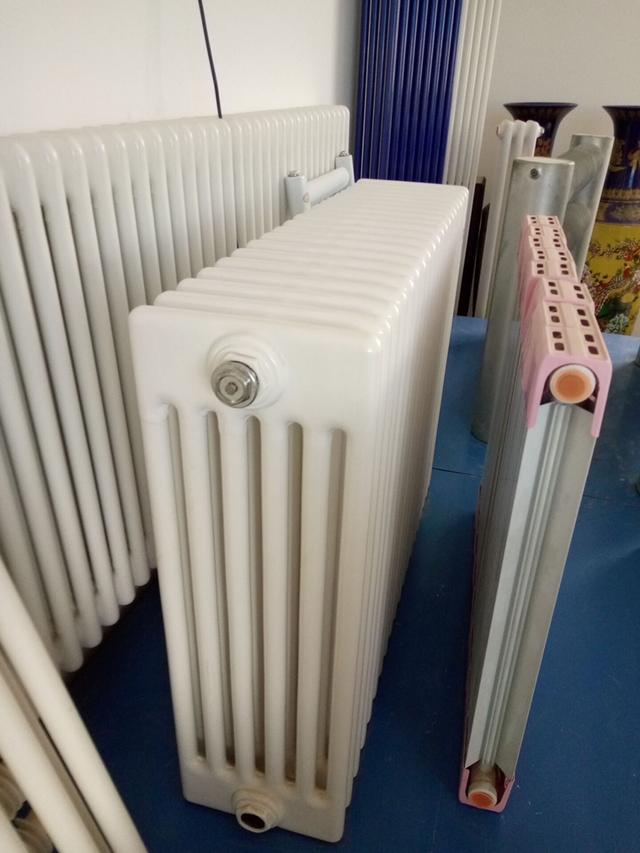 暖气片不用的房间关掉会冻住吗,暖气片不用不放水上冻怎么办