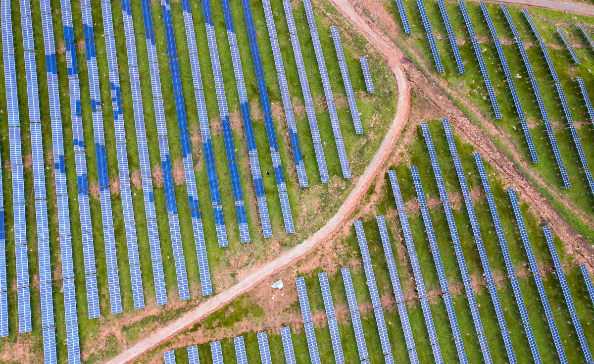 厉害了我的国！*藏西**昌都草原上发现一望无际的牧光互补太阳能基地