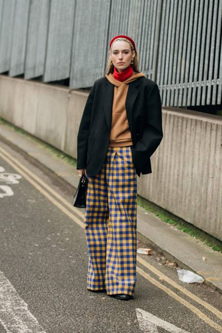 40以上穿什么卫衣减龄年轻,女款卫衣穿搭技巧40岁怎么穿