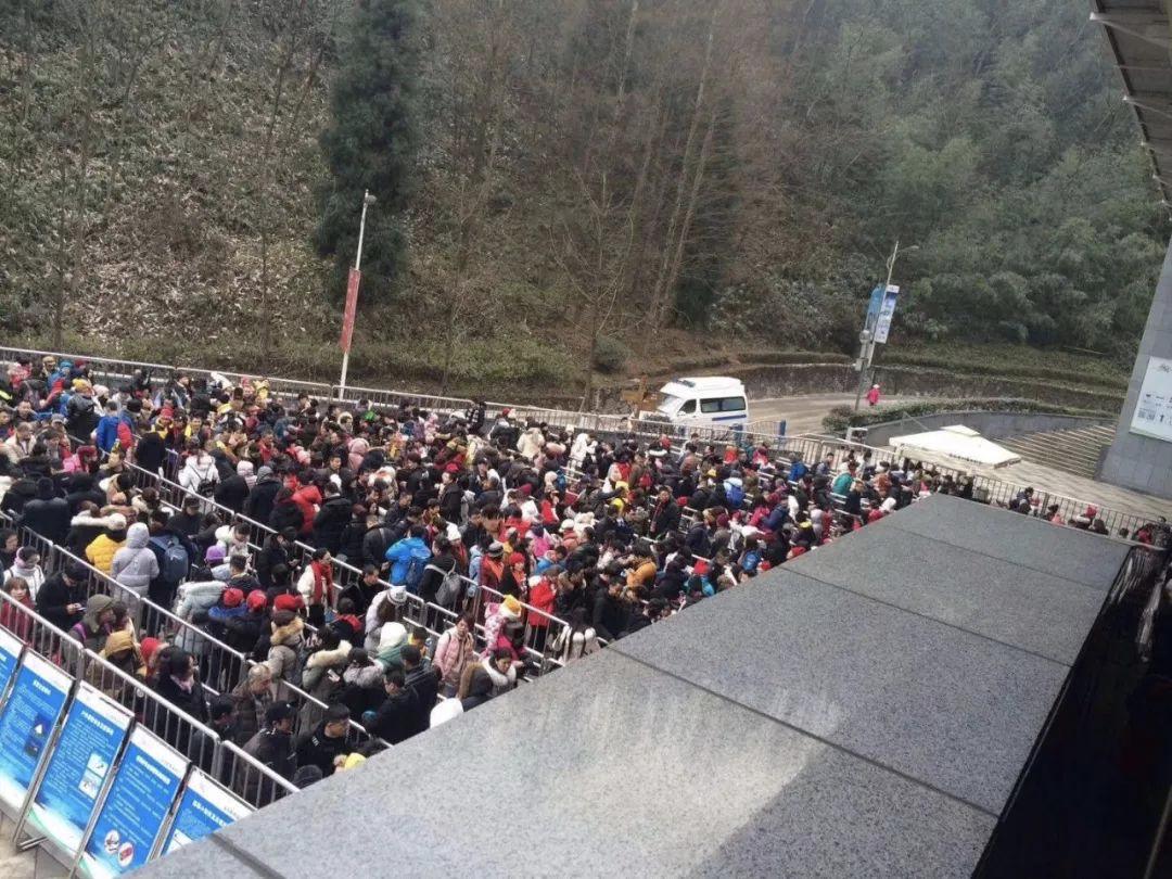 去西岭雪山玩雪要准备些什么,去西岭雪山滑雪需要先买门票吗