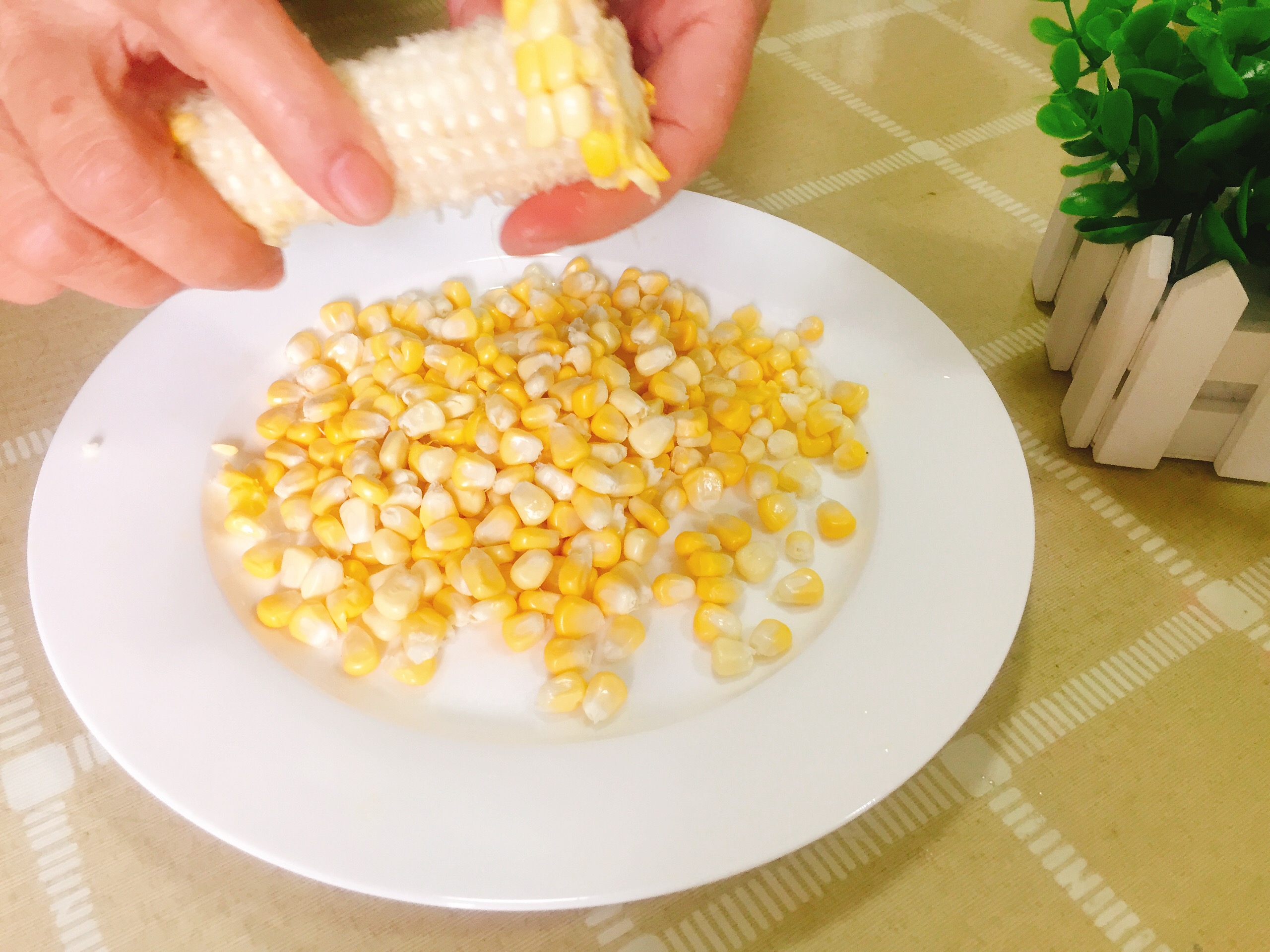 金玉满堂红萝卜炒玉米丁,金玉满堂玉米粒黄瓜胡萝卜的做法