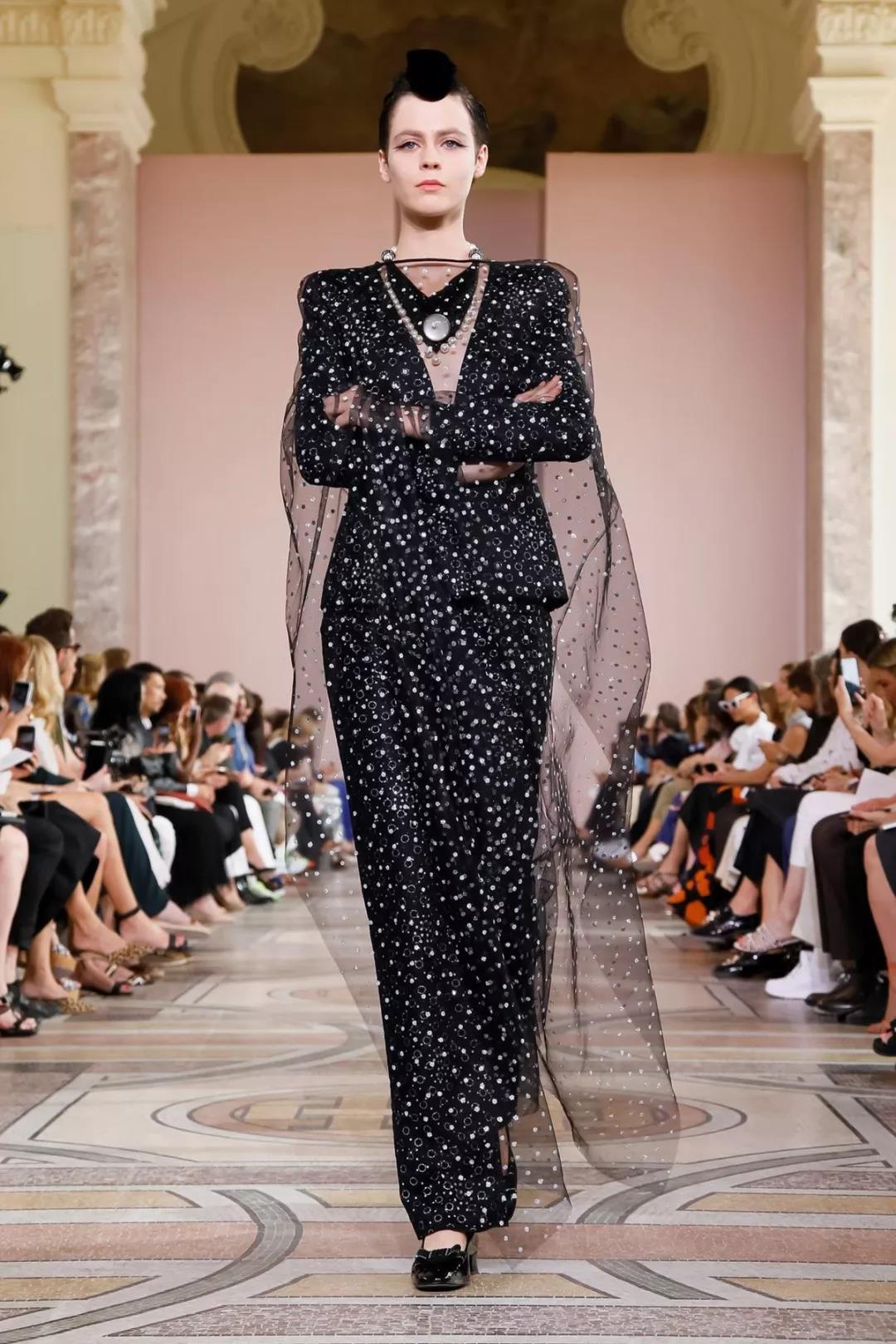 优雅不是炫耀,阿玛尼高定装