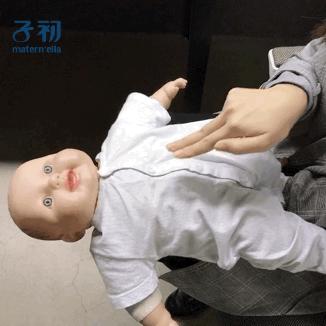 新生儿呛奶窒息该如何处理,新生婴儿呛奶的急救方法