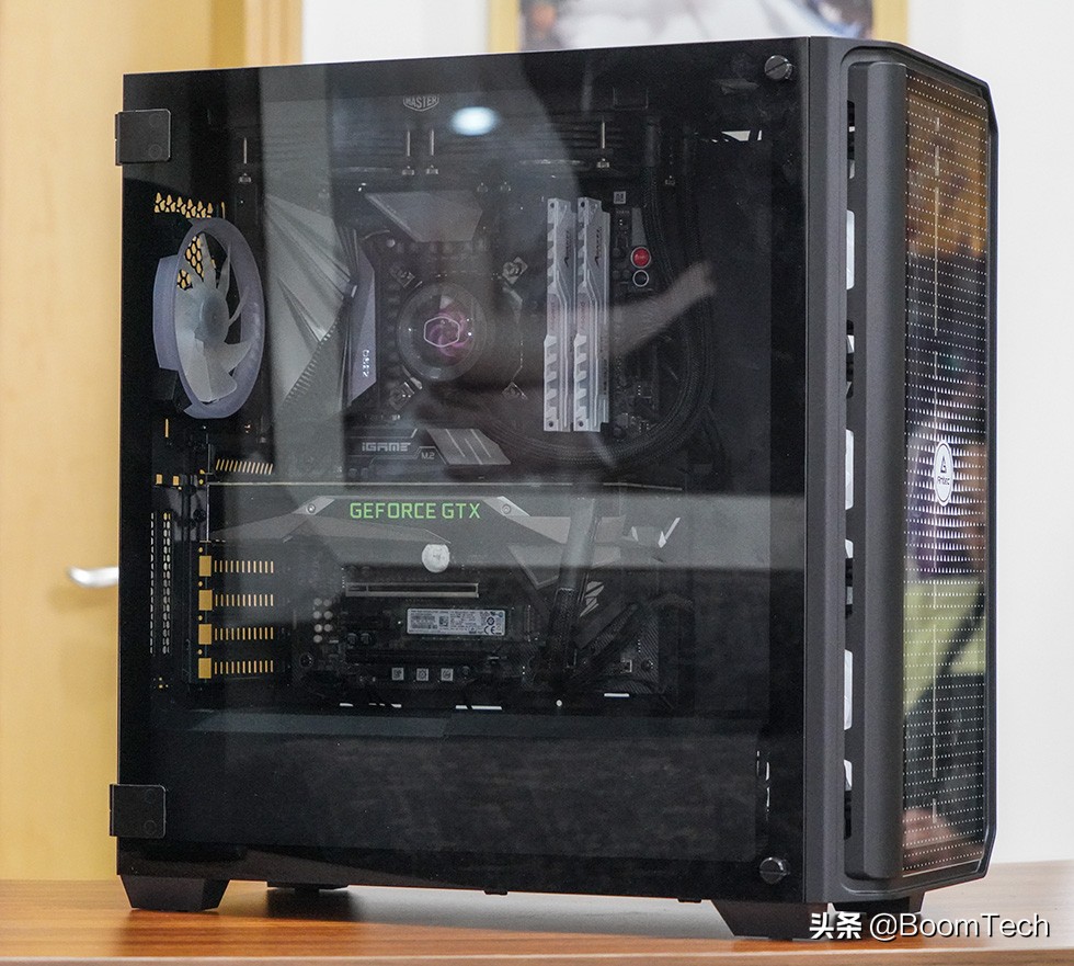 不对称设计点缀安钛克NX1000机箱体验