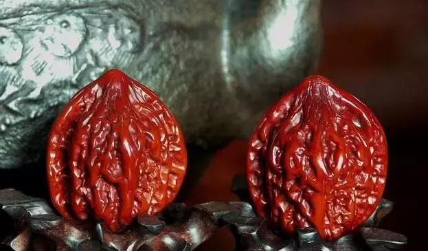 文玩核桃如何通过蒸煮包浆上色,文玩核桃包浆初期是什么样子的