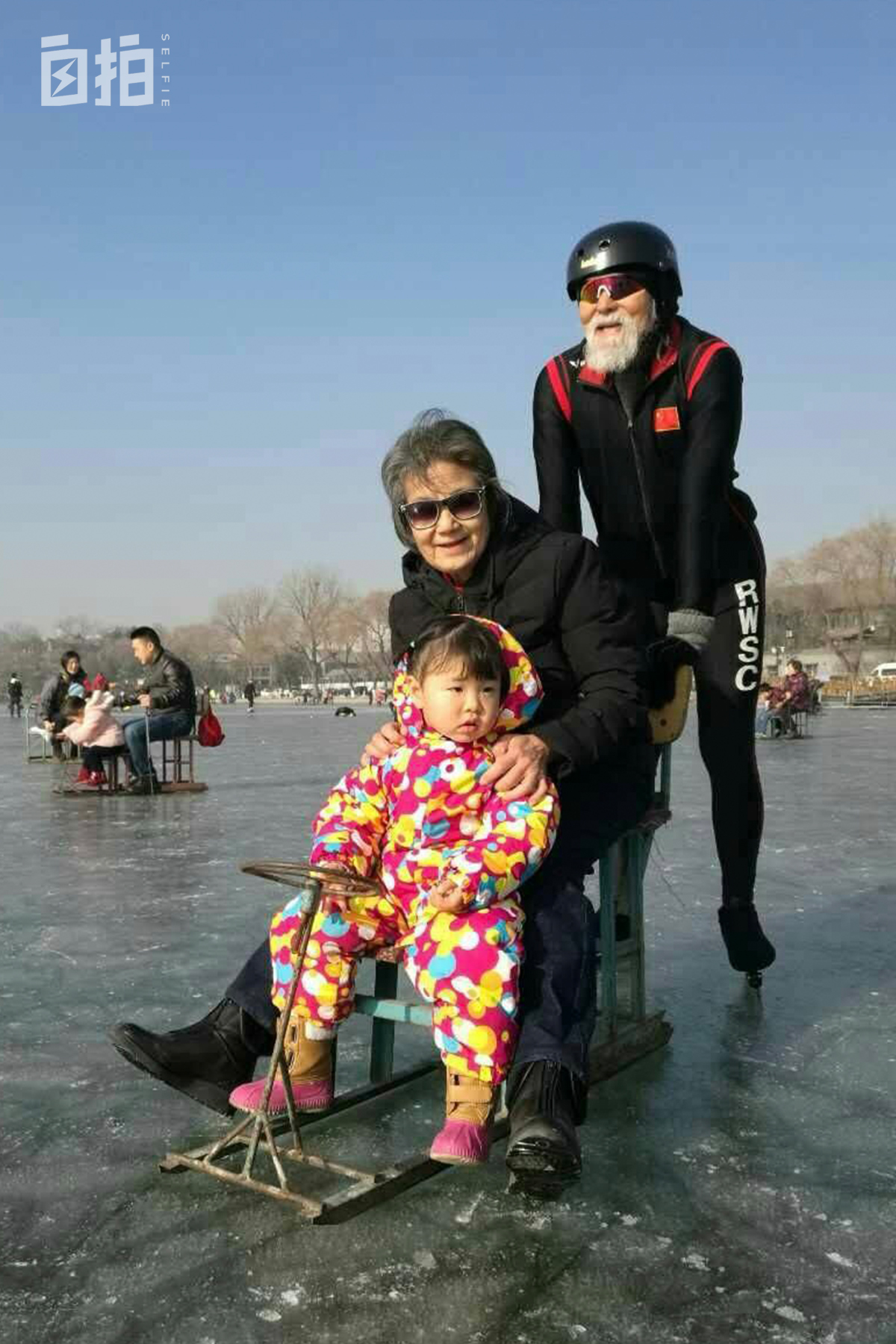 我，49岁开始北漂，79岁走秀爆红，85岁学开飞机，一辈子都在演戏