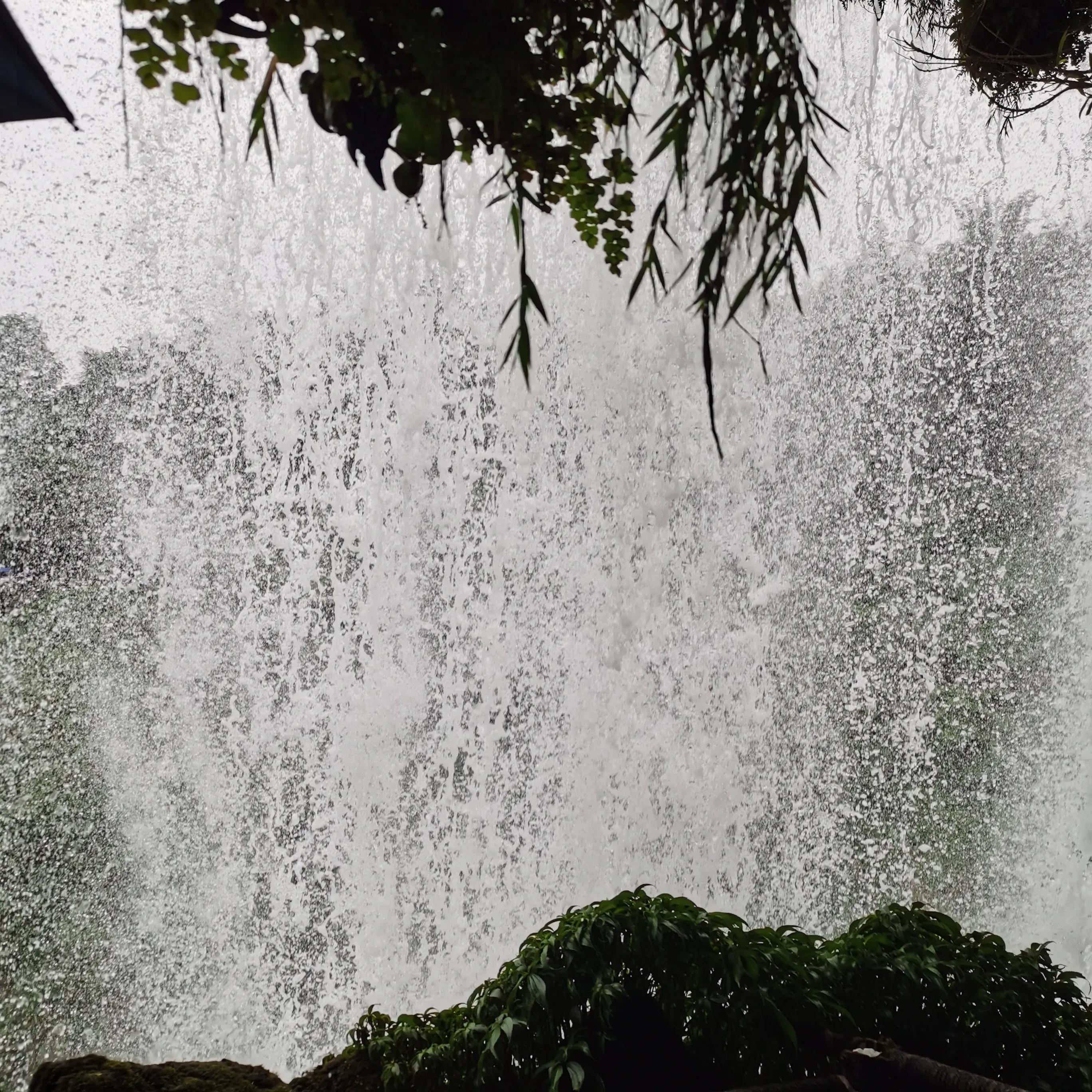 向南方和向北方,登上山顶看美景贵州黄果树瀑布