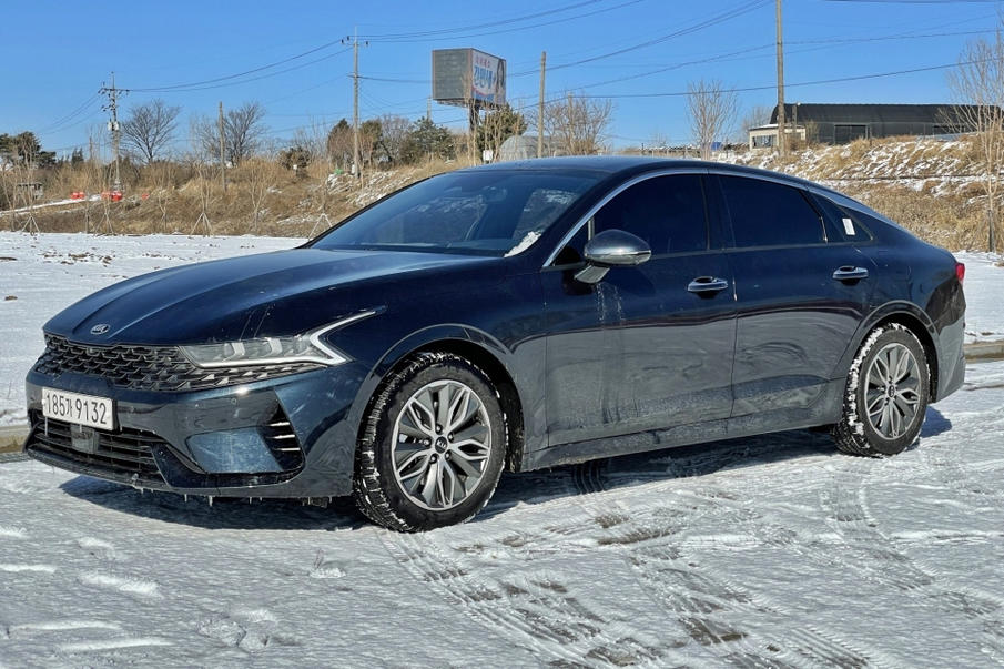 全新k5凯酷海外2024试驾,k5凯酷混动试驾视频