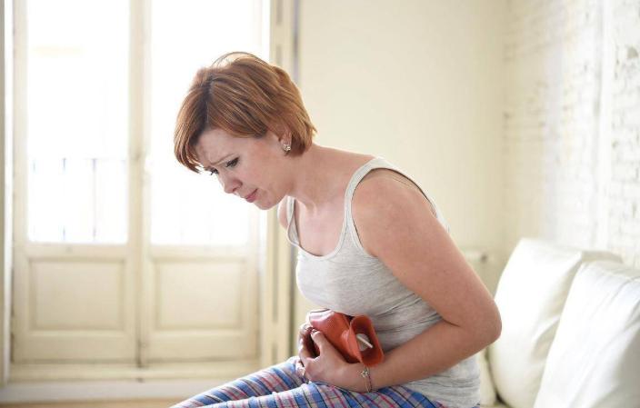 月经结束后2天又出血褐色分泌物,产后月经结束后一直有褐色分泌物