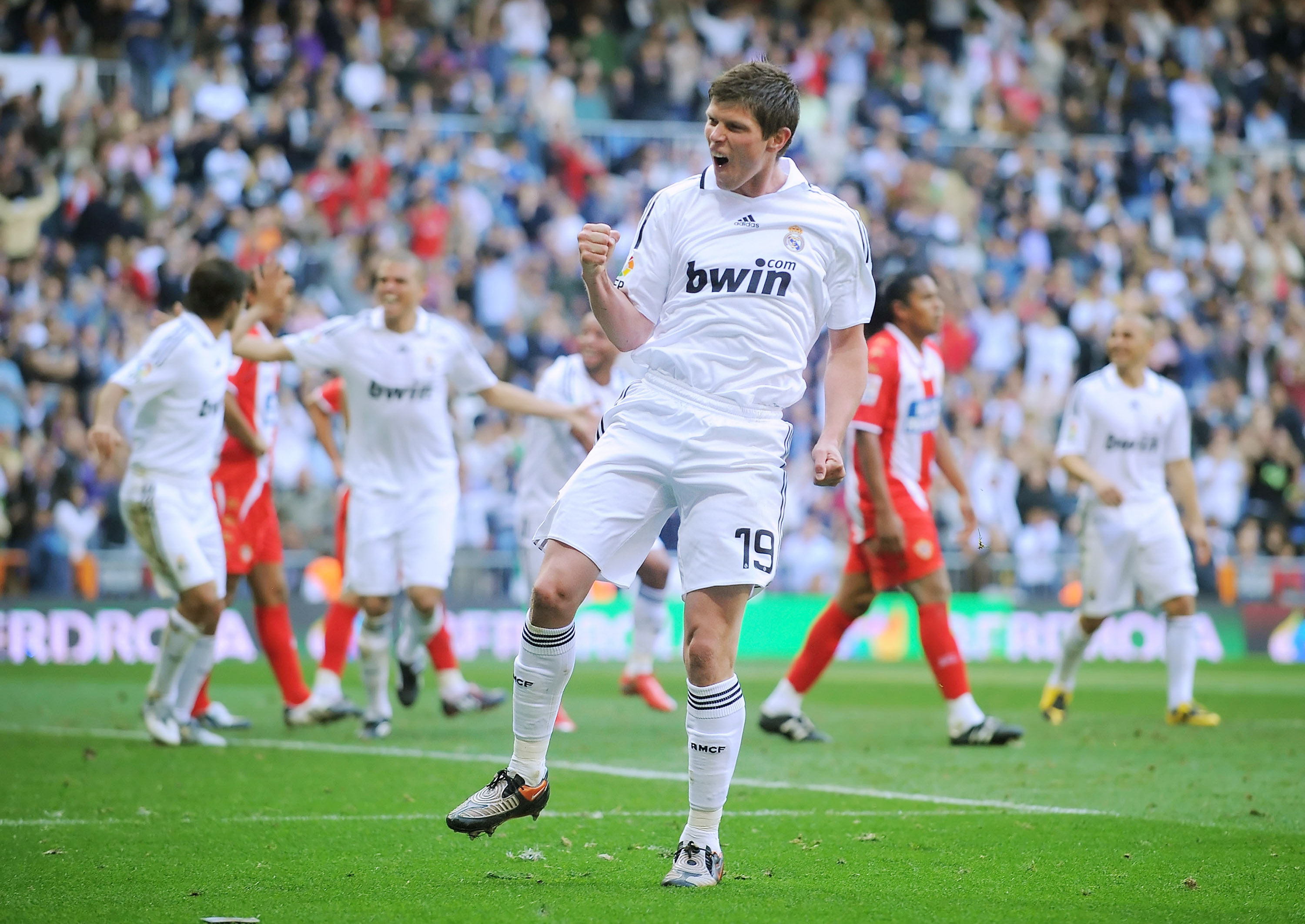 欧冠重新抽签出炉巴黎大战皇马,欧冠抽签旧将回家