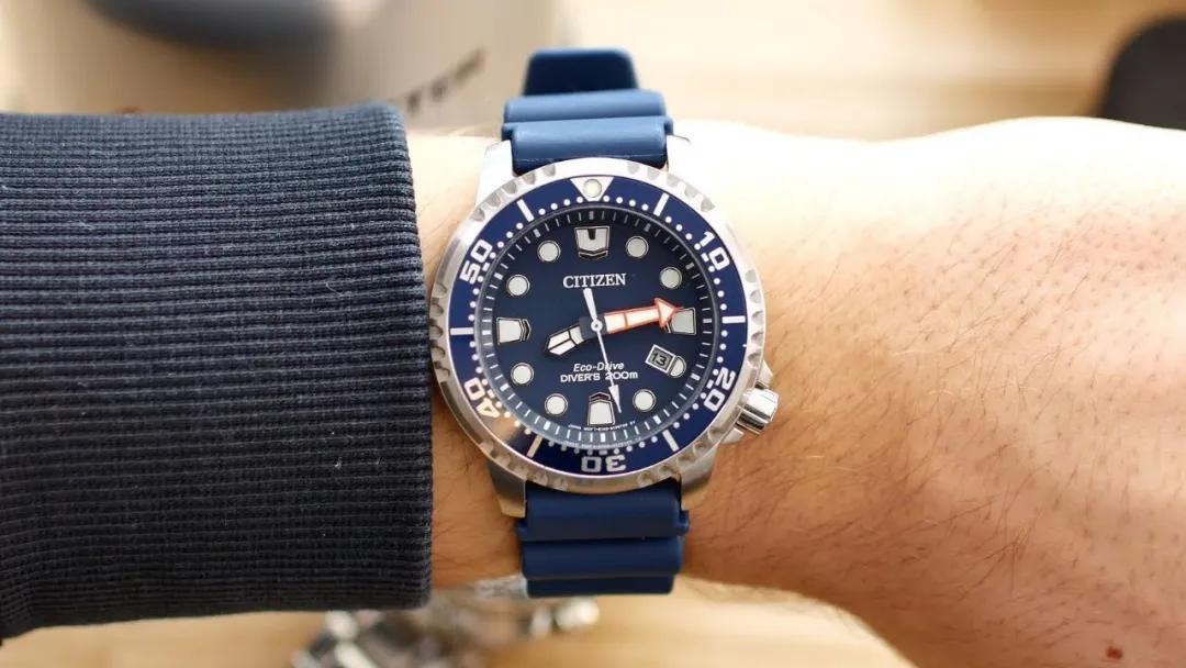 两三千买电子手表还是机械手表,两三千推荐天梭还是西铁城