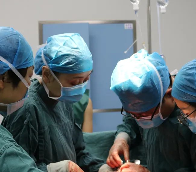 医者仁心妙手祛疾,慧眼识病妙手除疾