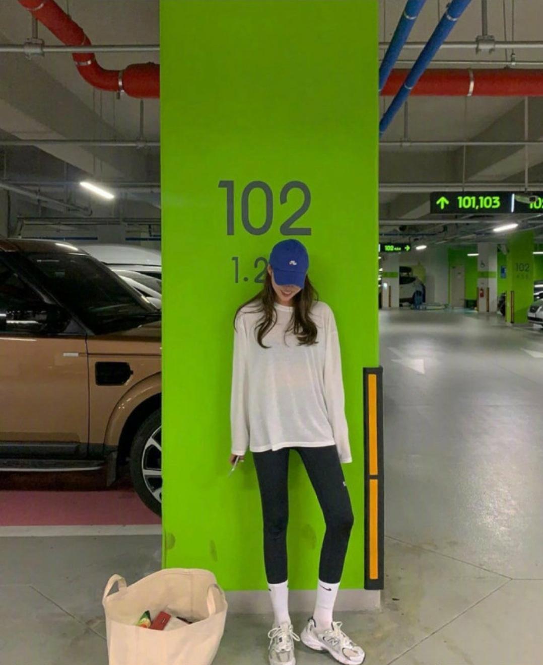 那些衣品好的姑娘，原来是用对了衣服的“软硬松紧”