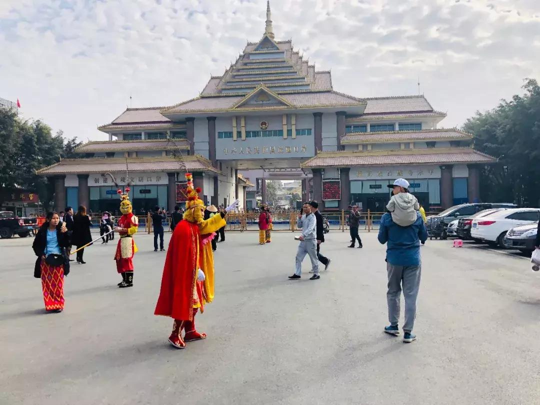 来姐告口岸体验一把非一般的跨境“网”商