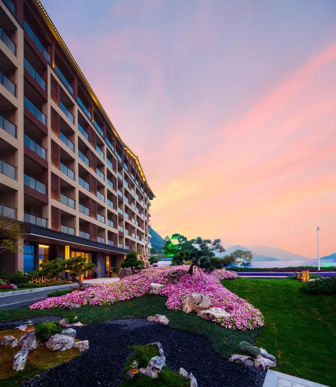 温泉胜地广州,巴厘岛半山宫殿泡温泉