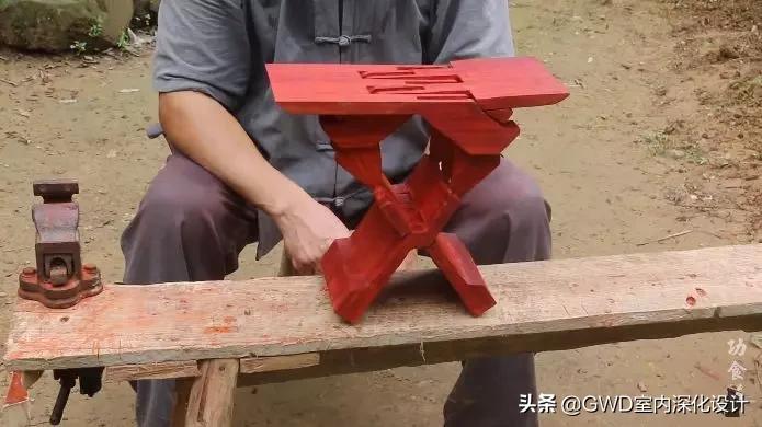 【设计篇】61岁中国大爷火爆外媒！“玩”木头让上亿老外看傻眼！