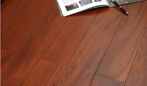 买原木地板要看品牌么,番龙眼和柚木地板比较