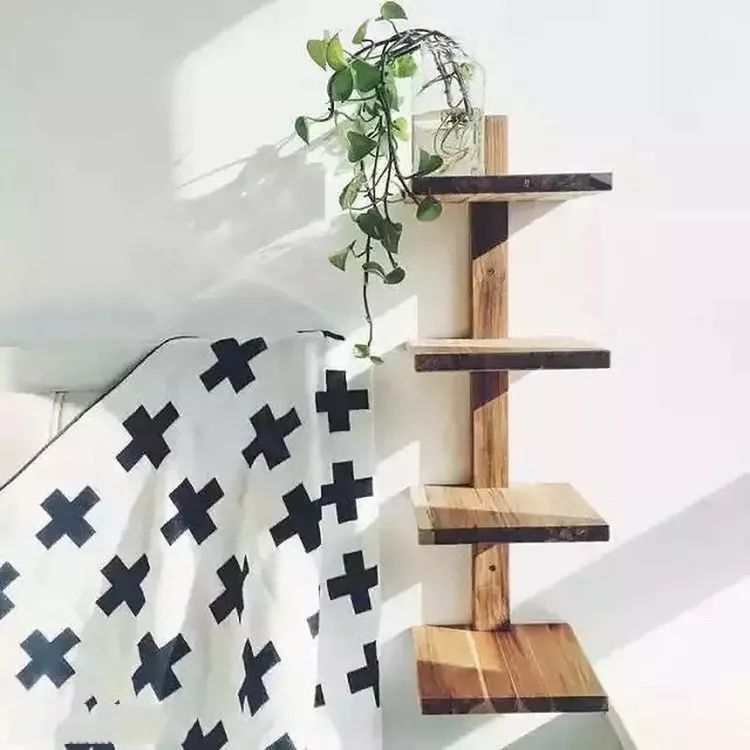 床头柜怎么收纳最合理不是抽屉,床头放不下床头柜怎么做收纳