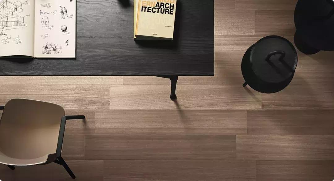 觉得地板土气,木地板感觉不好看