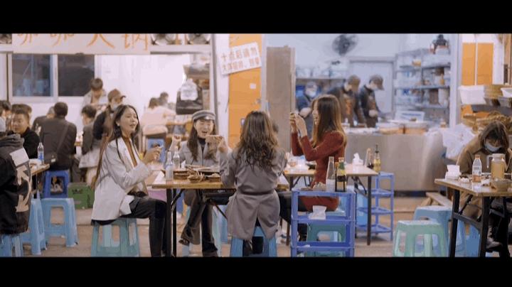 我们跑遍几个网红城市，发现有一种四人社交游戏很火