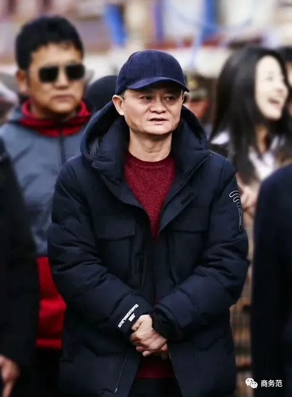 推荐几款最好看的羽绒服,冬天比较暖和的平价羽绒服品牌