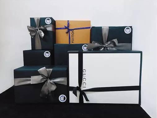 土豪粉为JKL登上LPL两周年送应援礼物，极尽奢华，阿水太幸福了