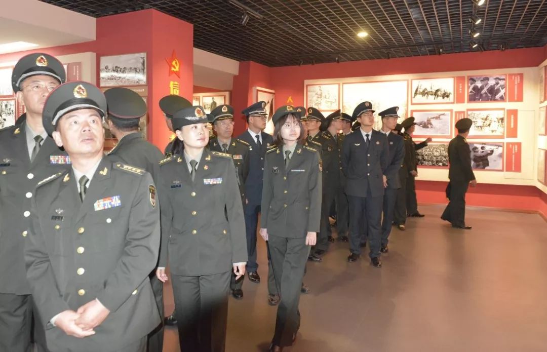 跟32127部队*党**员干部一起，到大连档案馆感悟“信仰的力量”！