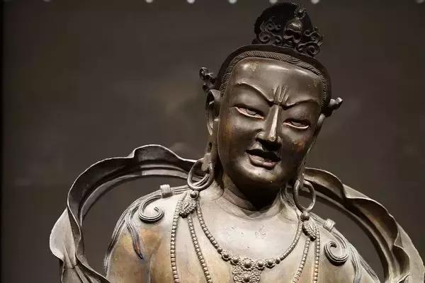 清代铜鎏金佛像的鉴定,清代铜鎏金无量寿佛像