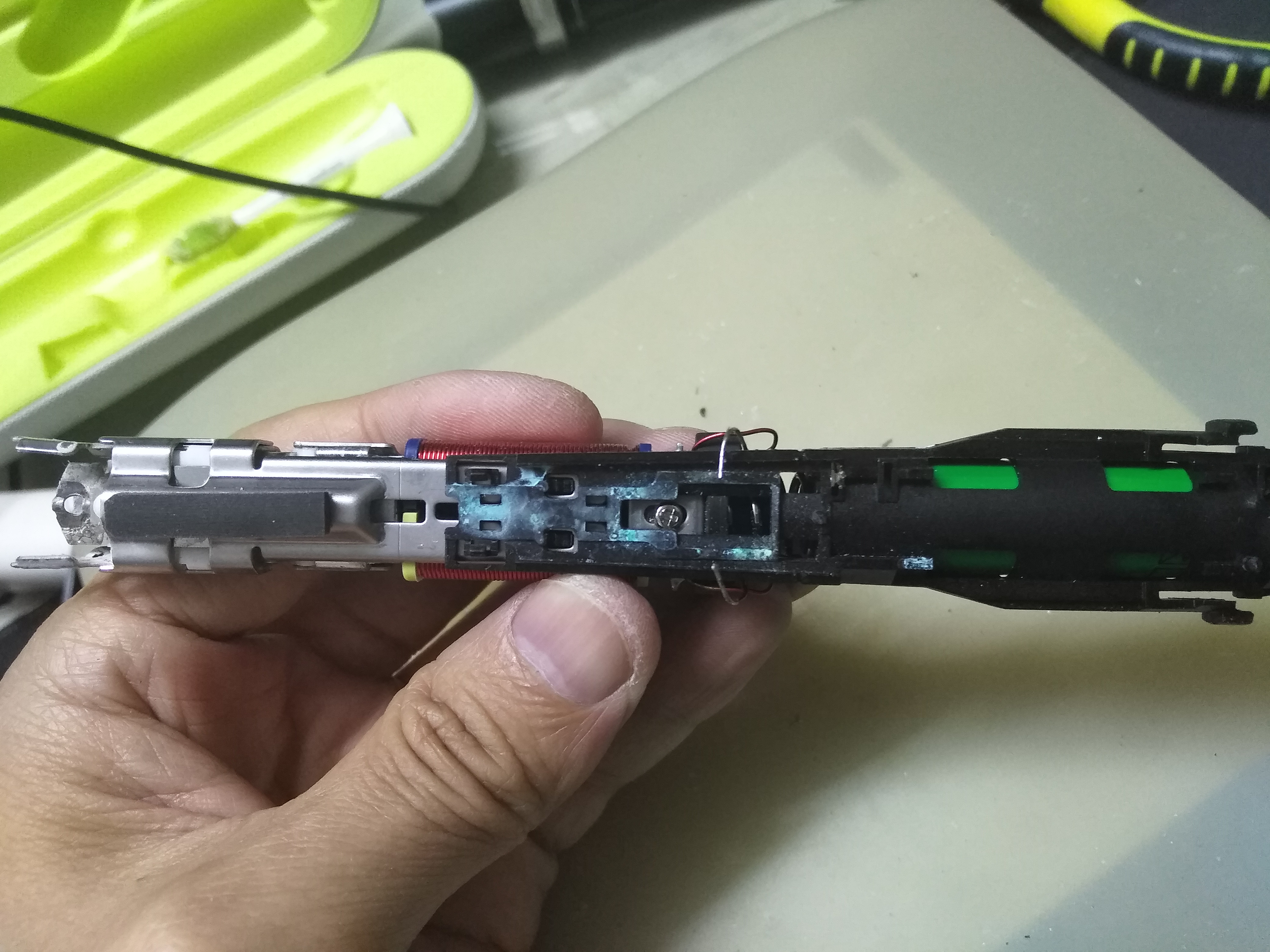 飞利浦电动牙刷6731维修,飞利浦hx99电动牙刷坏了怎么处理