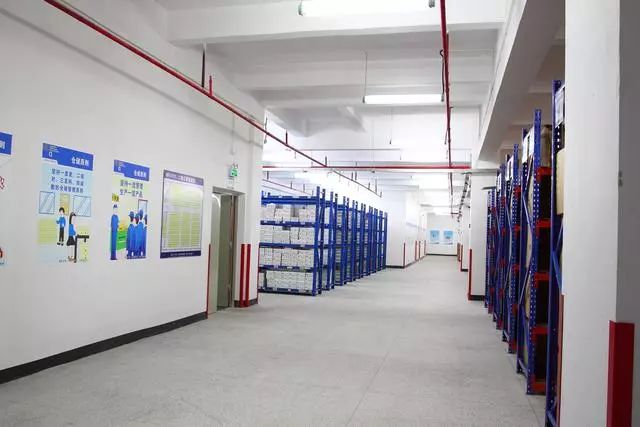 服装企业如何运用仓储技术破解换季需求