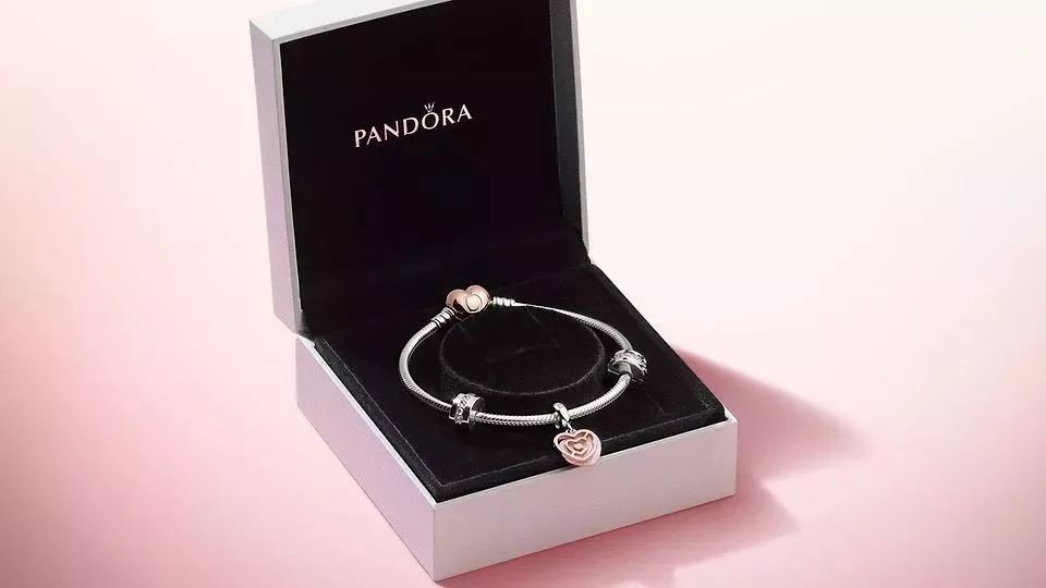 潘多拉：一个小小银饰为什么能卖到金子般的价格？