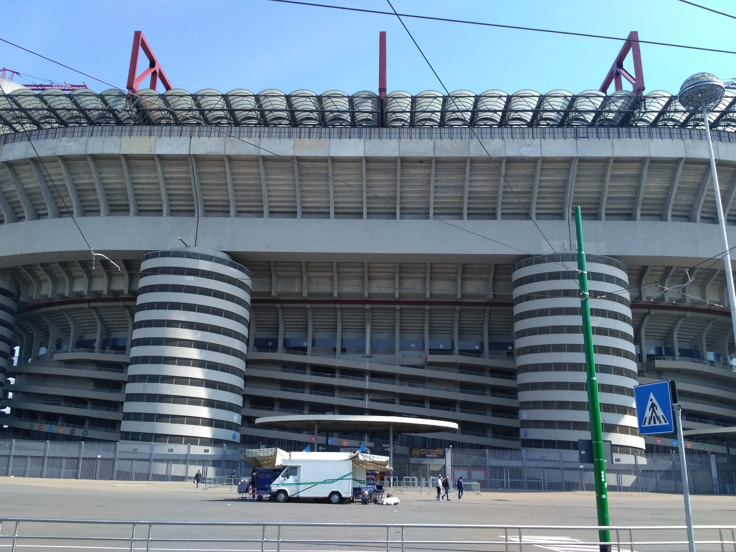 圣西罗球场与梅阿查球场谁先,ac米兰足球场圣西罗