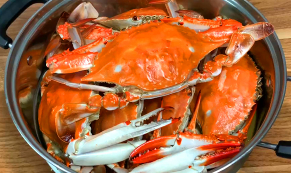 蒸螃蟹的做法用冷水或热水,蒸螃蟹冷水下锅还是热水下