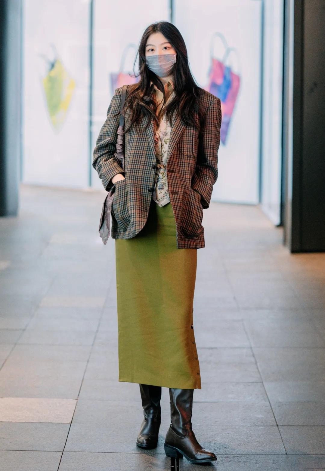 大冬天别露脚踝今年流行怎么穿,秋冬不要再露脚踝了