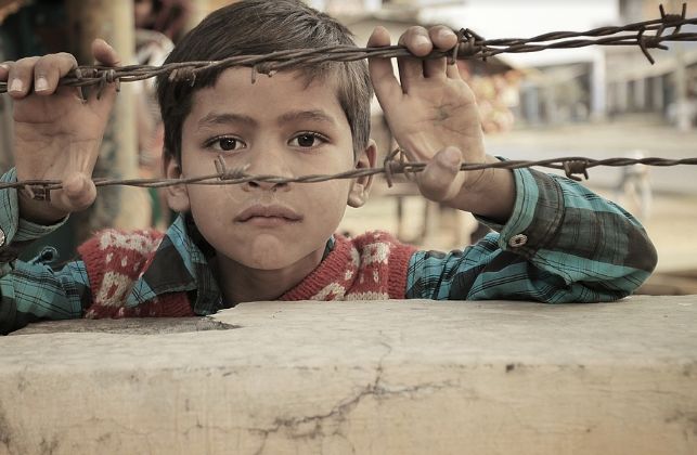 二十岁男孩腹痛住院手术取出,9岁小孩腹痛取出来的东西