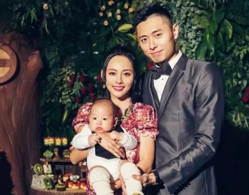 “最美妃子”与富二代老公结婚四年生两子未办婚礼仍称婆婆阿姨