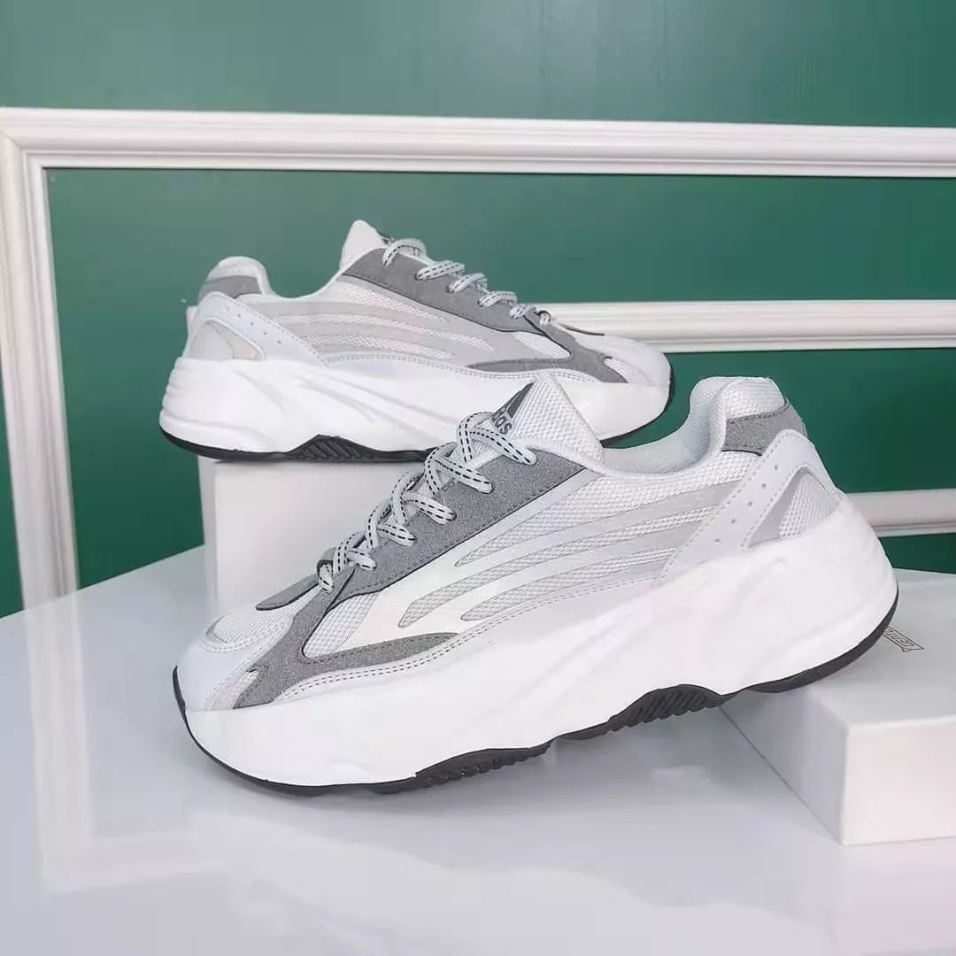 轮椅卖家，天猫双11给女儿买高档小红鞋，只给自己买一张手机贴膜