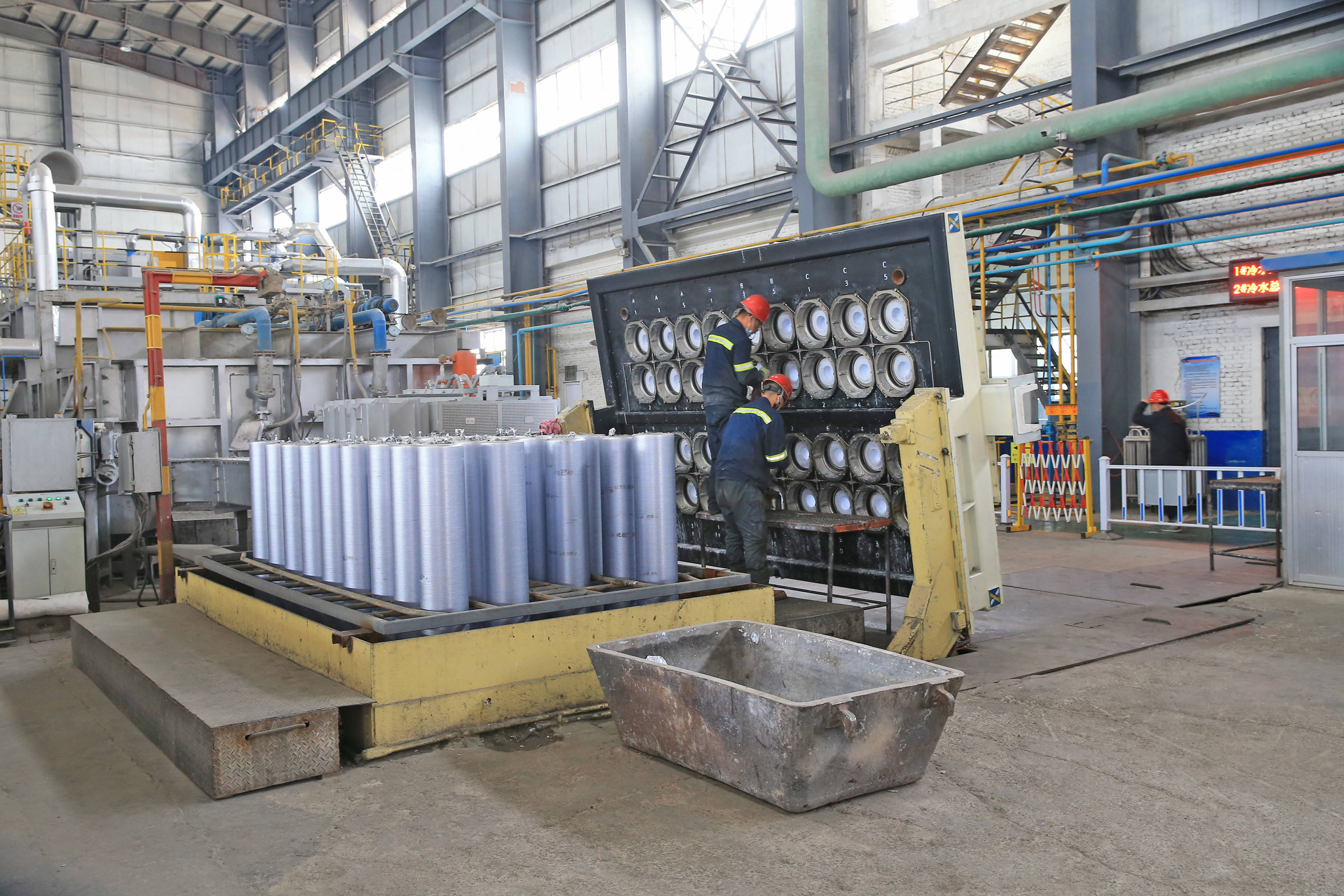 以“干在实处走在前列”的奋斗精神开好局起好步—吴忠市吹响加快重大项目建设扩大有效精准投资“冲锋号”