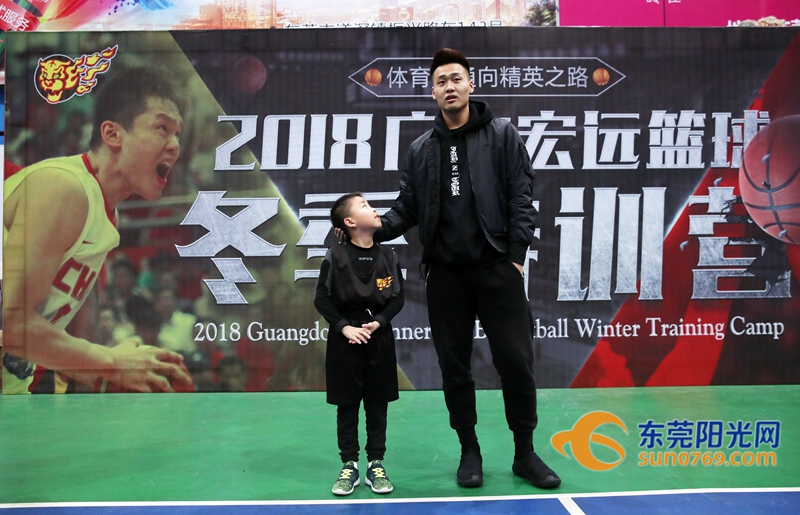 推广篮球馆视频,东莞宏远青少年篮球训练