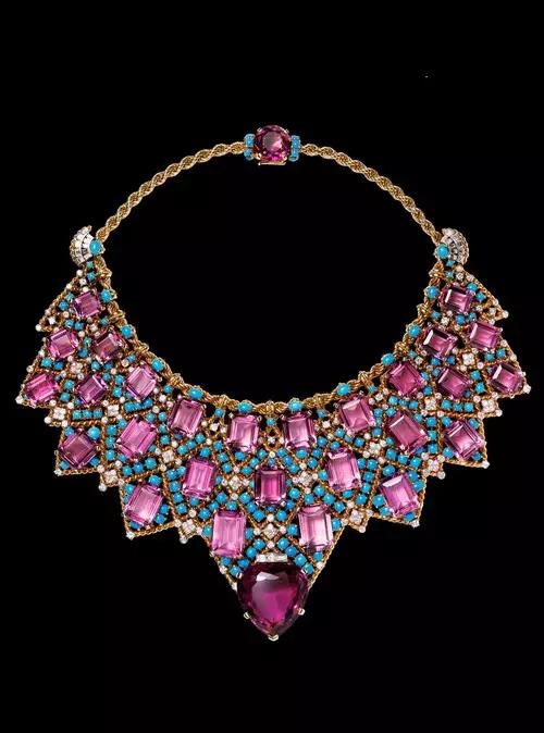 对付女人,没有一件珠宝解决不了的!