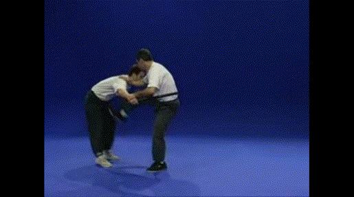 马伽术防守招式,马伽术防围殴