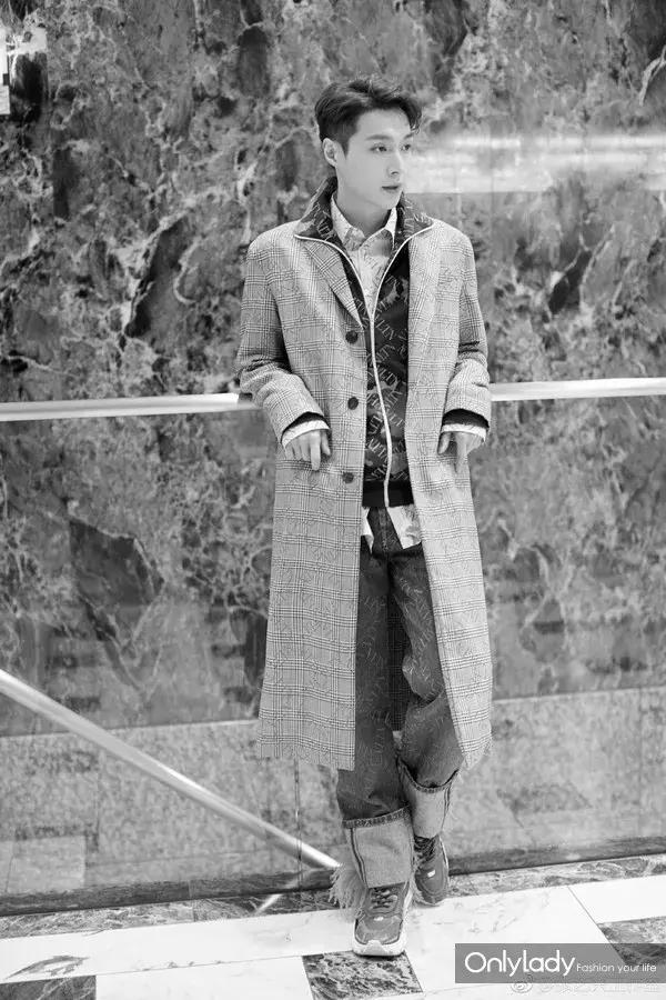 张艺兴valentino东京神图,张艺兴valentino秀场表演