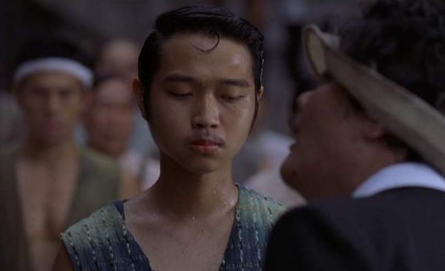 功夫里面的酱爆跳舞在哪个片段,还记得功夫里面的龅牙珍么